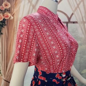 Vintage 1970s Shirt Top Blouse Red White Patterned Pointed Collar The Art Shirt